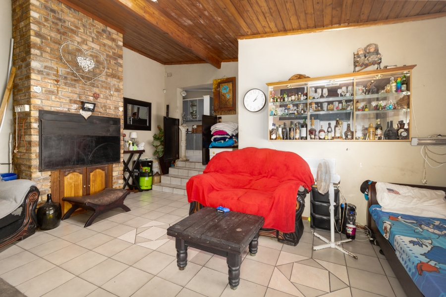 4 Bedroom Property for Sale in Avondale Western Cape